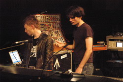 2003.10.14 - Sigur R&oacute;s, Radiohead - US, NY, Brooklyn Academy of Music - Split Sides